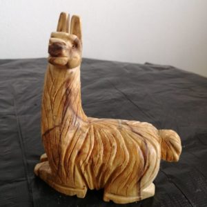 Резная фигурка тотем из древесины Пало Санто лежащая лама купить